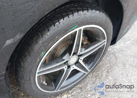 2017 Mercedes-Benz C 300 4Matic z USA, uszkodzony, nr VIN WDDWJ4KB8HF353968